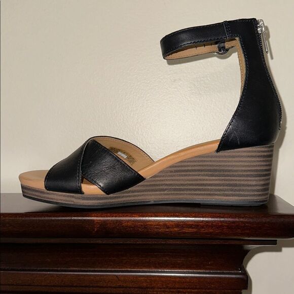 UGG 7.5 Black Tan Interior Cross Cross Ankle Strap Back Zip Wedge Sandals - Picture 4 of 11